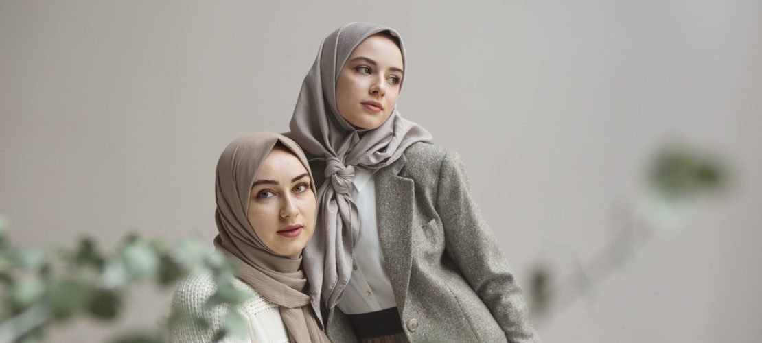 Hermosas mujeres vistiendo hiyab